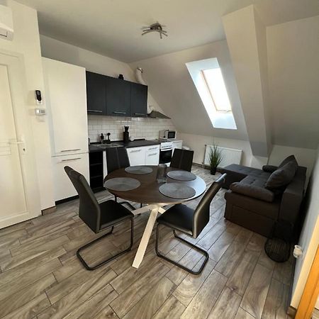 Csipke Residence 1. ハイデゥソボスロー エクステリア 写真